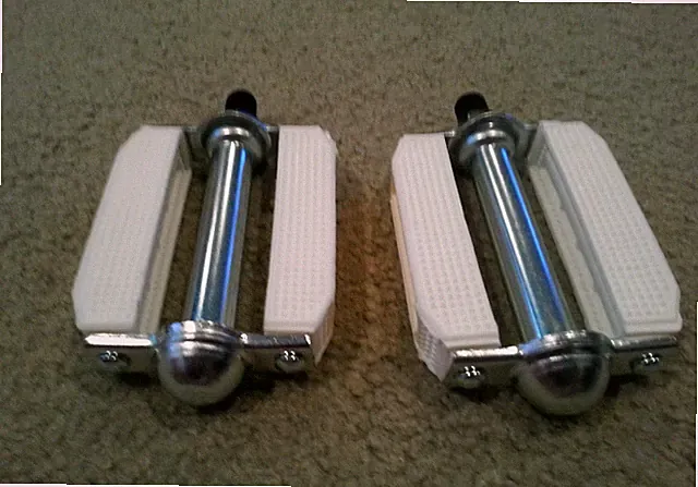 CLASSIC WHITE BICYCLE BLOCK PEDALS, 1/2", BEACH CRUISERS