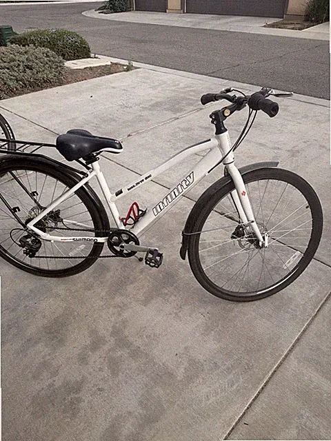Infinity Boss Three Disc Hybrid Bike 700C White, Disc Brakes, Rack, Fenders