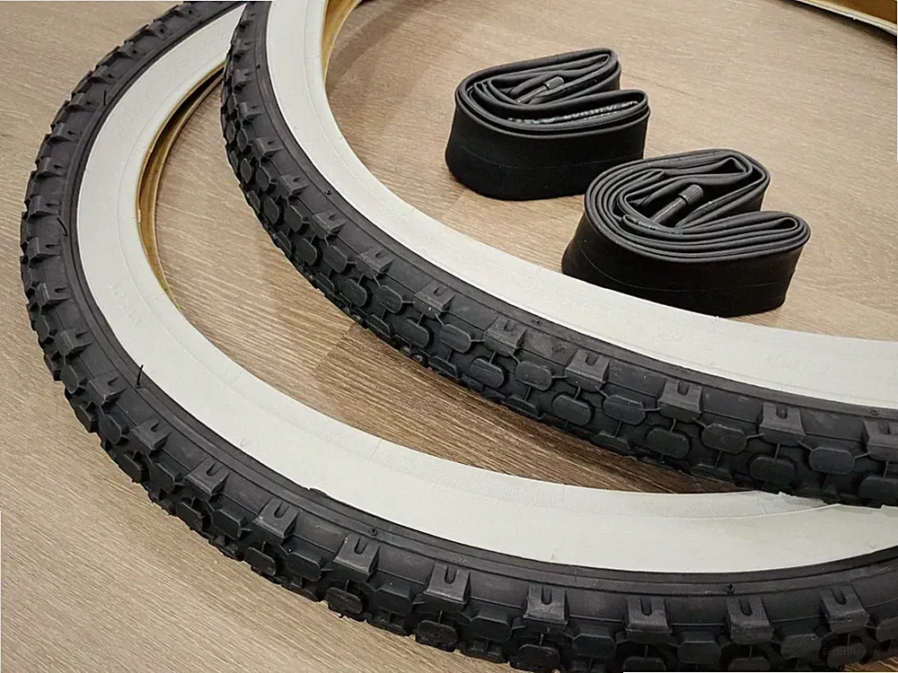 Two Beach Cruiser White Wall Bicycle Tires 26x2.125 & 2 Inner tubes 26" knobby